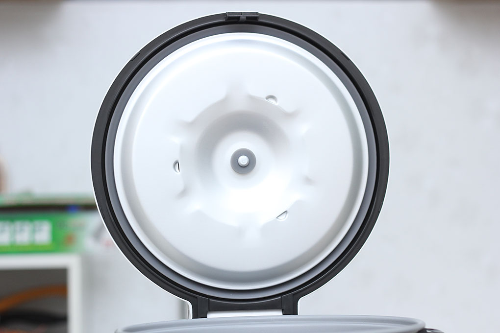 Nồi cơm điện Cuckoo CR-1051 1.8 Lít, Màu Vàng Trắng