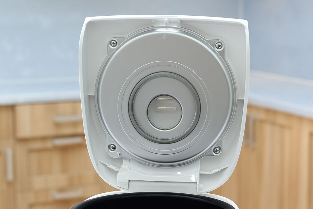 Nồi Cơm Điện Panasonic SR-ZE185WRAM Nồi điện tử 1.8 L mầu trắng