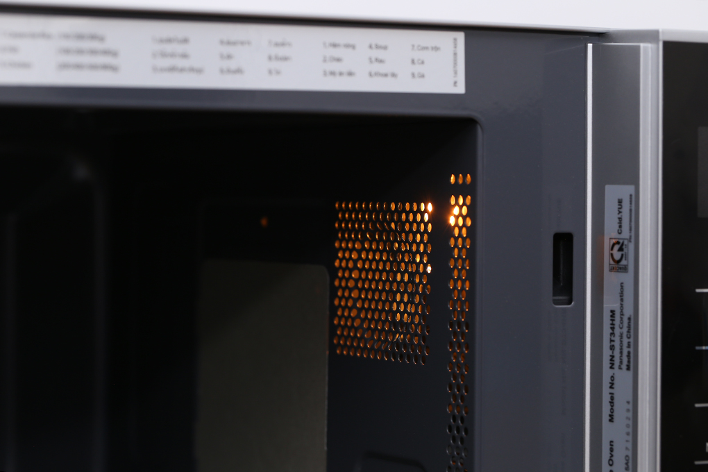 Lò vi sóng Panasonic NN-ST34HMYUE 25 lít