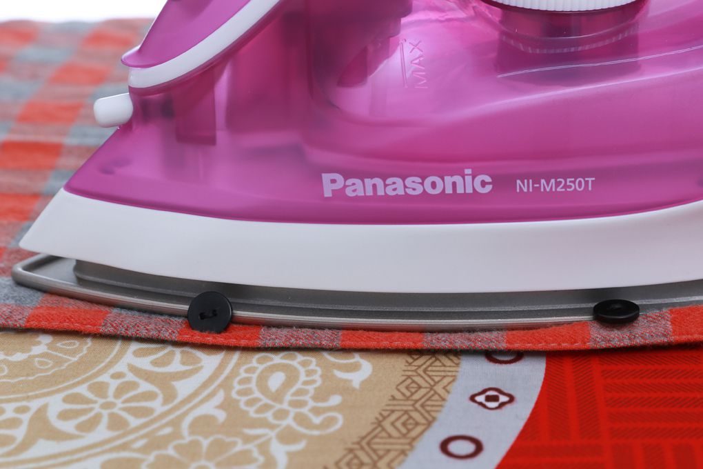 Bàn là hơi nước Panasonic NI-M250TPRA